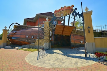 gardaland adventure hotel