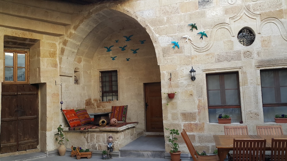 has cave konak