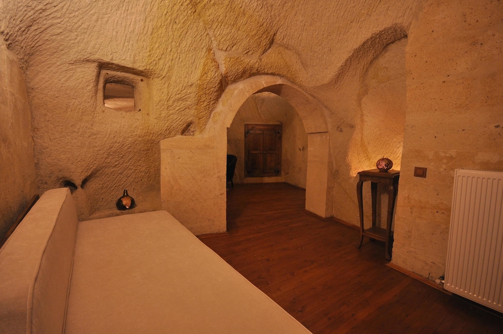 has cave konak