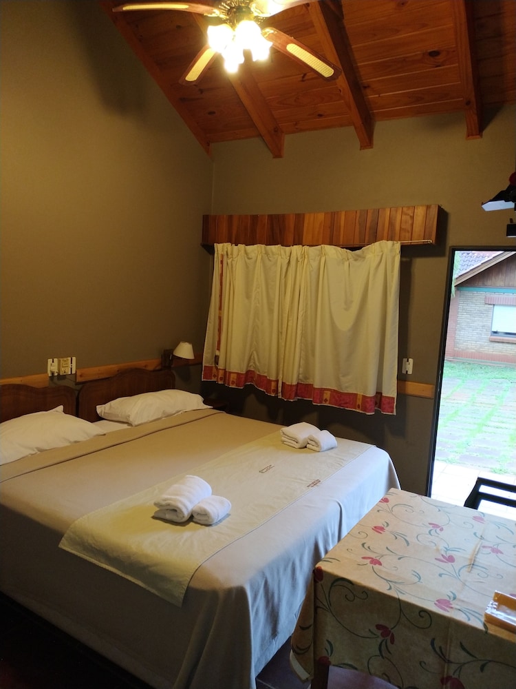 hotel cabanas del parque