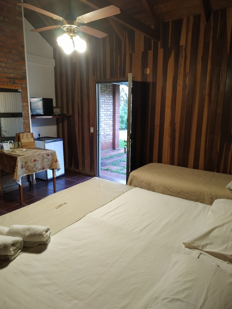 hotel cabanas del parque