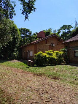 hotel cabanas del parque