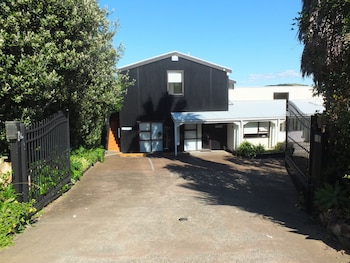 le chalet waiheke apartments