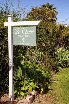 le chalet waiheke apartments