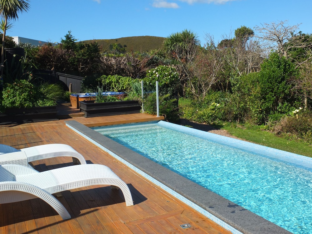 le chalet waiheke apartments