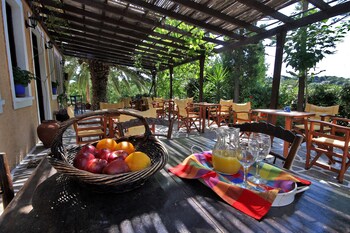 vagia traditional hotel