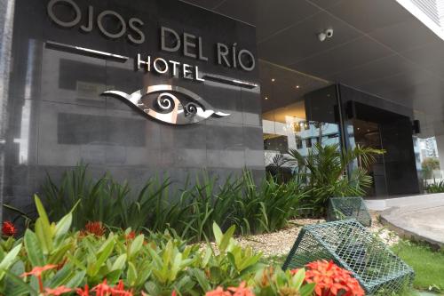 hotel ojos del rio