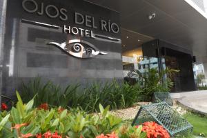 hotel ojos del rio
