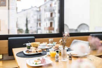 la tgoma hotel and restaurant