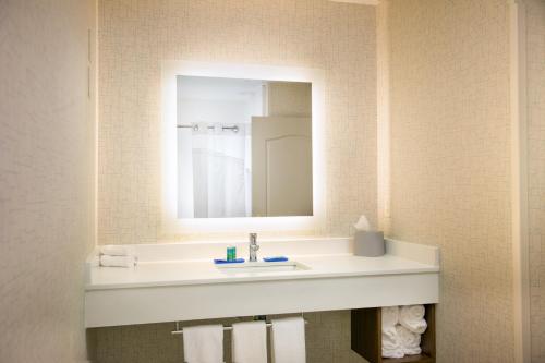 holiday inn express hotel and suites wausau by ihg