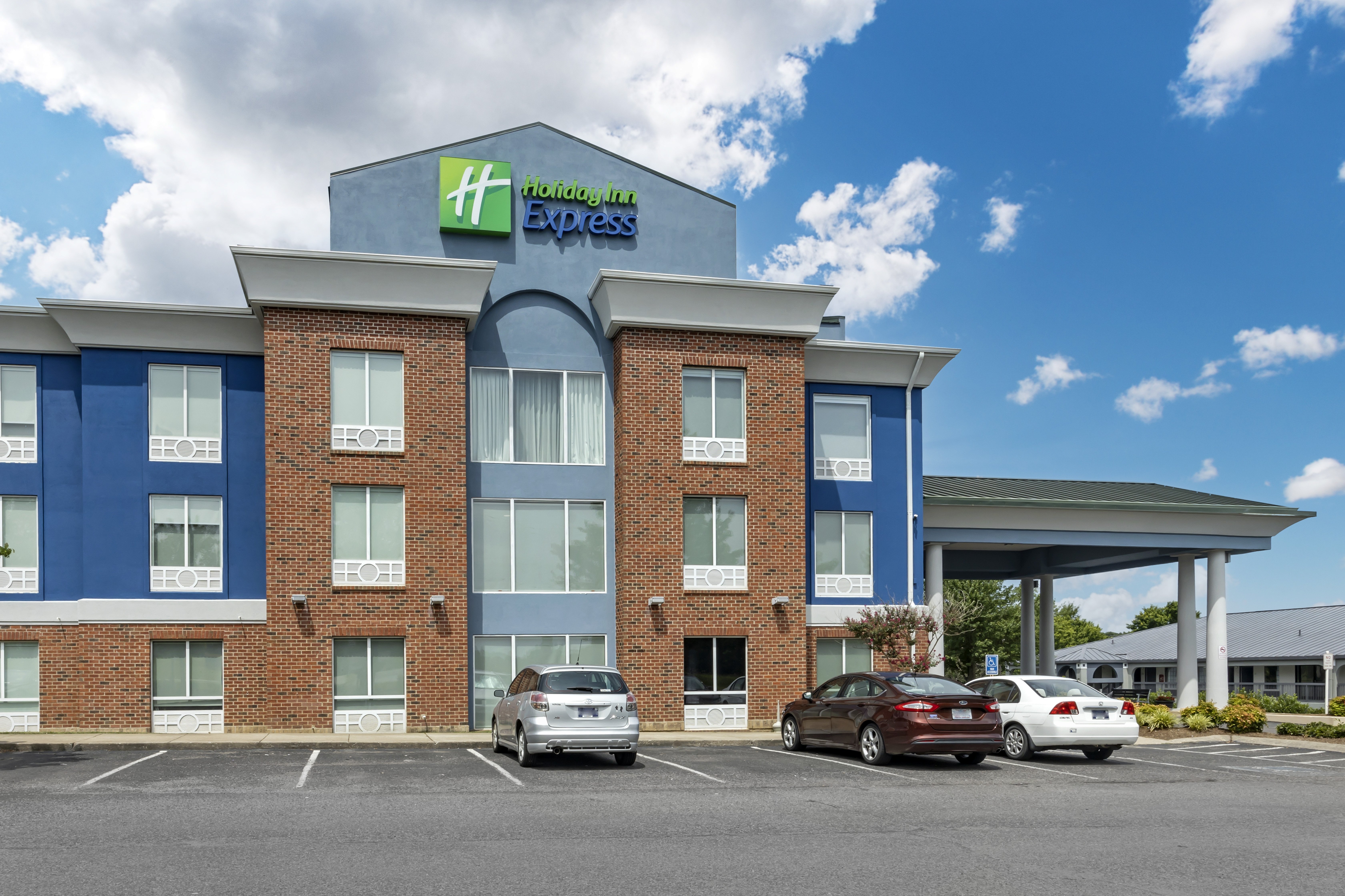 holiday inn express white house by ihg