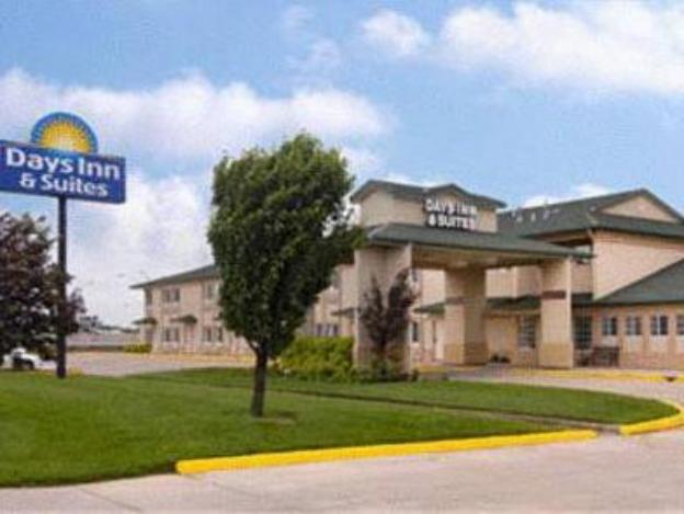 days inn and suites by wyndham wichita
