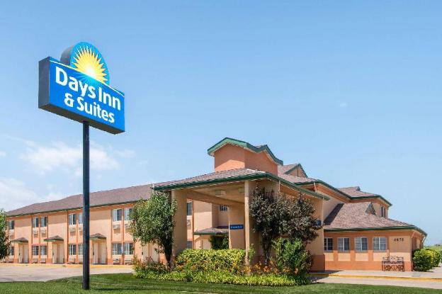 days inn and suites by wyndham wichita