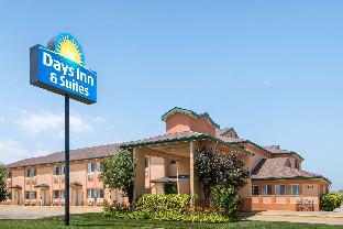 days inn and suites by wyndham wichita