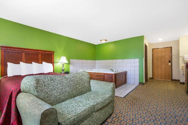 days inn and suites by wyndham wichita