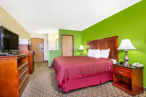 days inn and suites by wyndham wichita