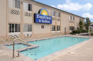 days inn and suites by wyndham wichita