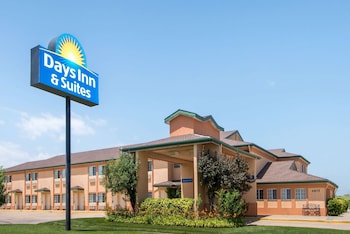 Days Inn & Suites By Wyndham Wichita,Sedgwick>>Haysville,3 star