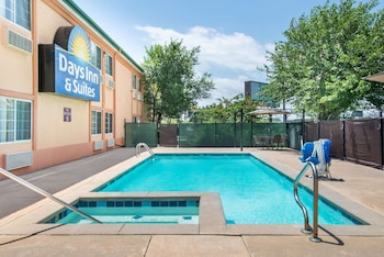 Days Inn & Suites By Wyndham Wichita,Sedgwick>>Haysville,3 star
