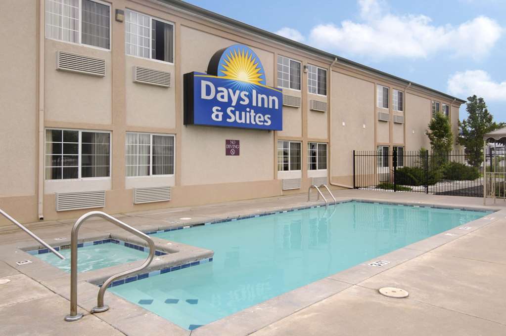 days inn and suites by wyndham wichita