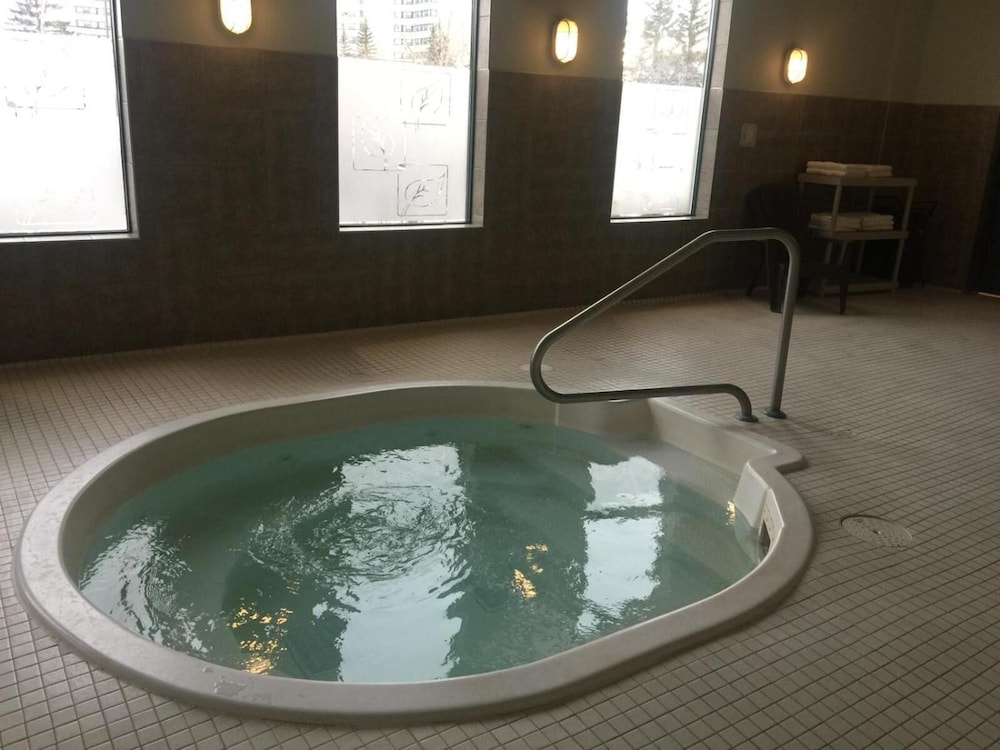 divya sutra plaza and conference centre calgary airport