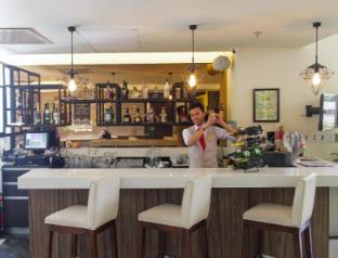 home crest hotel