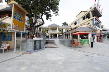 hotel lake side