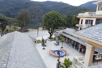 hotel lake side