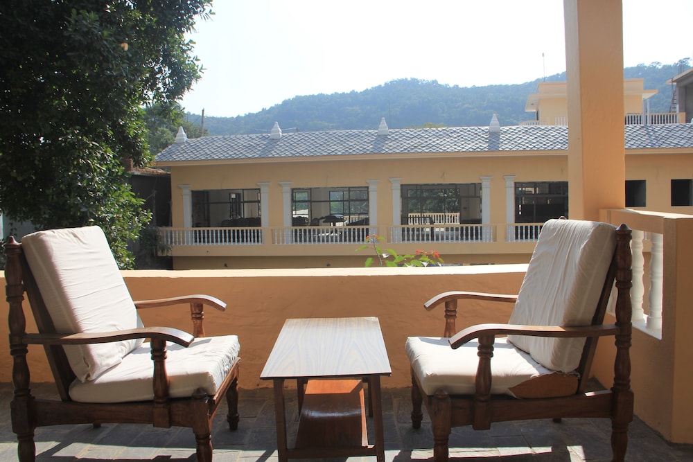 hotel lake side