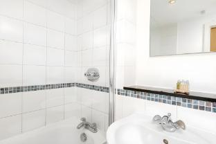 marlin apartments london city queen street