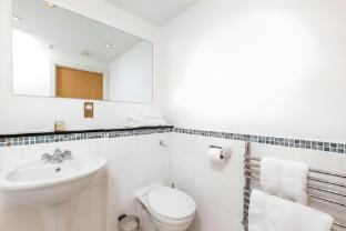 marlin apartments london city queen street