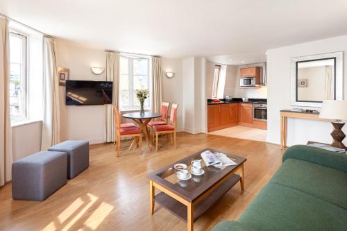 marlin apartments london city queen street