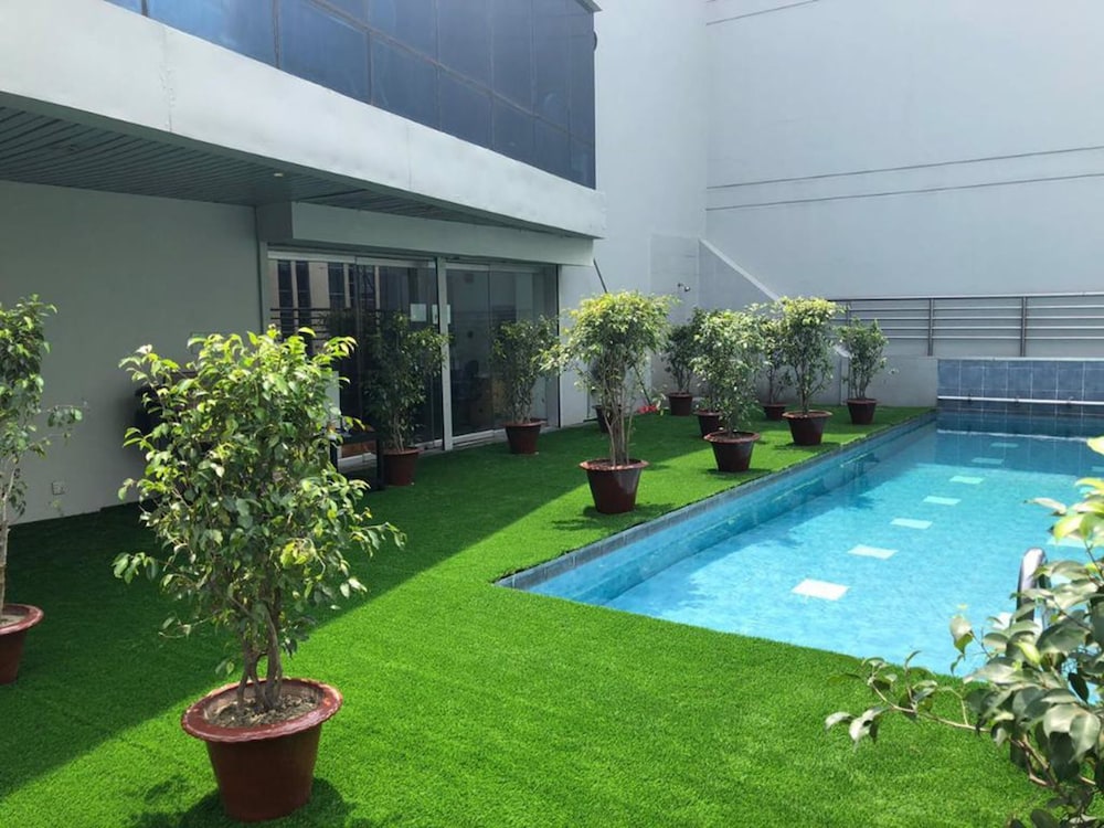 hotel sarina