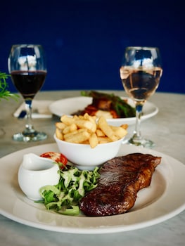 clayton hotel manchester airport