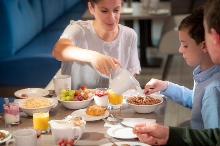 clayton hotel manchester airport