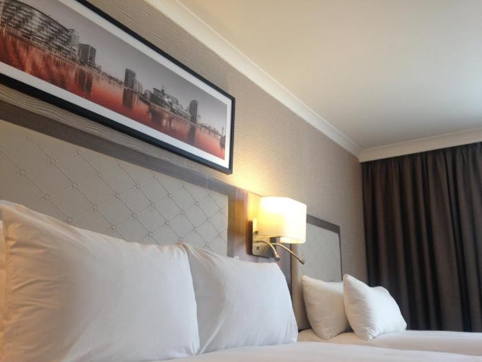 clayton hotel manchester airport
