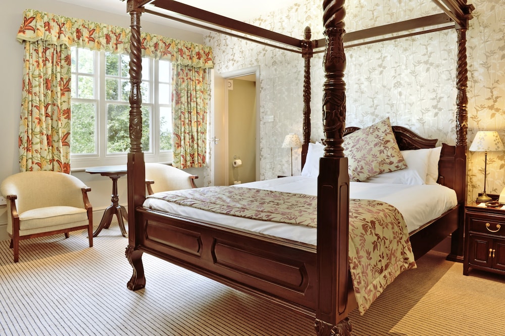 the crown manor house hotel