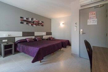 hotel restaurant sanary holidays and work