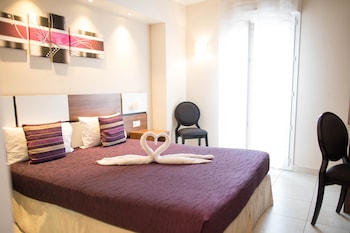 hotel restaurant sanary holidays and work