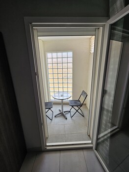 hotel restaurant sanary holidays and work