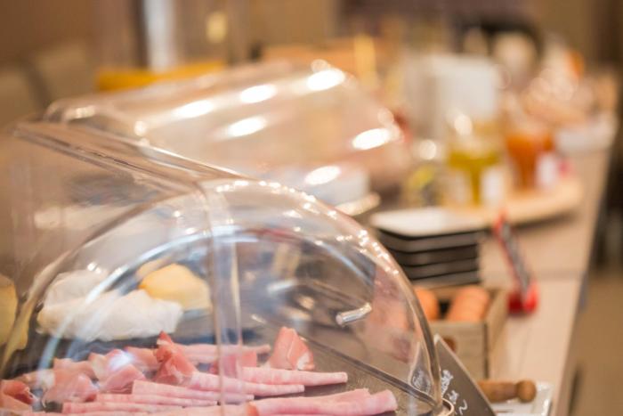 hotel restaurant sanary holidays and work