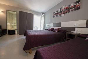 hotel restaurant sanary holidays and work