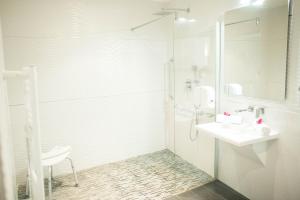 hotel restaurant sanary holidays and work