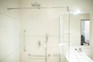 hotel restaurant sanary holidays and work