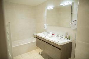 hotel restaurant sanary holidays and work