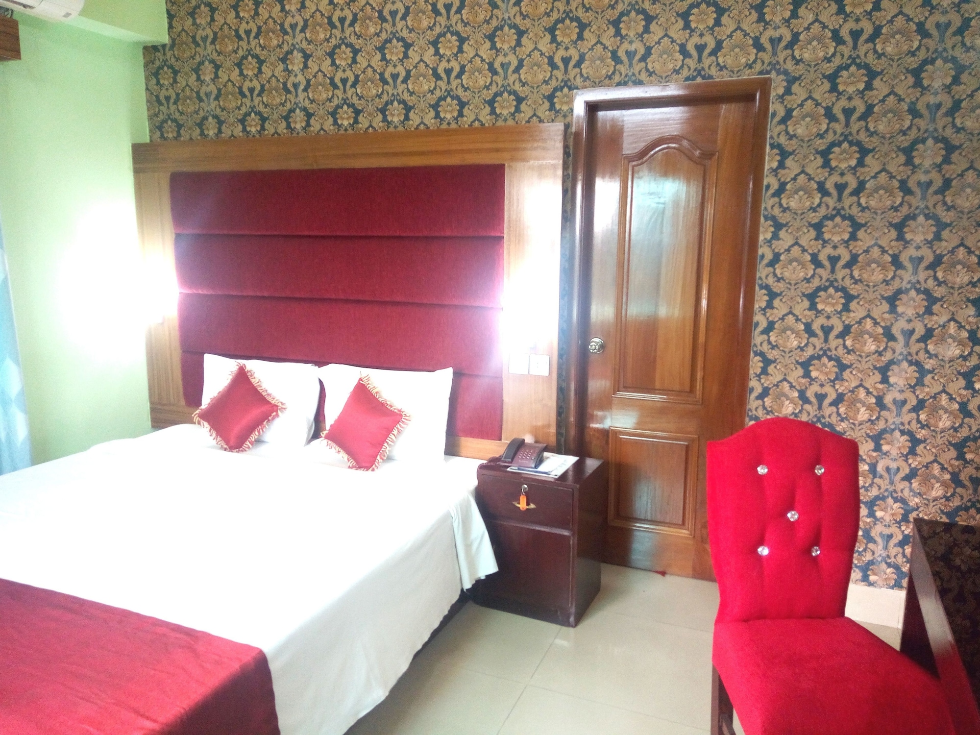 hotel lake view plaza