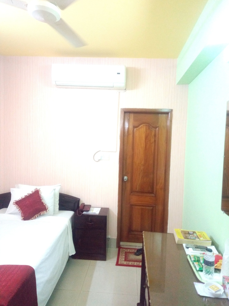 hotel lake view plaza