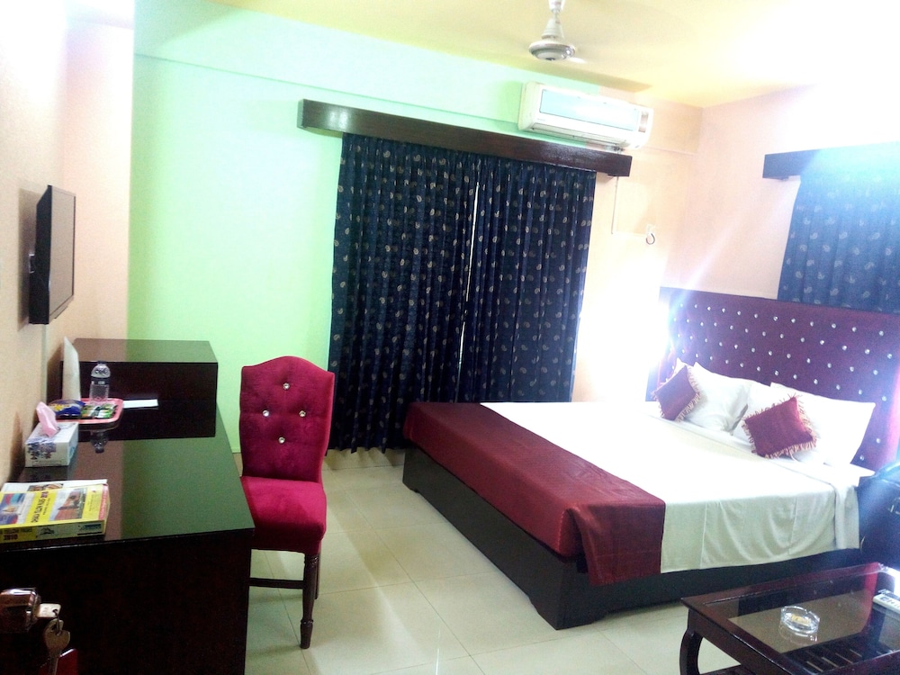 hotel lake view plaza