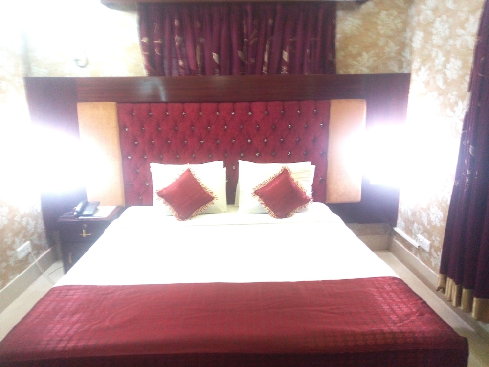 hotel lake view plaza