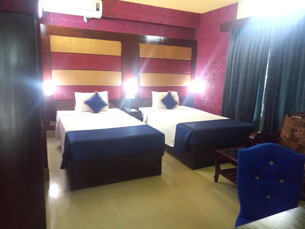 hotel lake view plaza